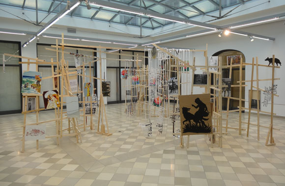Martin von Ostrowski, Susanne Pomrehn: Gebrüder Grimm - 
						constructed, Installation in  
						der Humboldtuniversität zu Berlin,  Universitätshauptgebäuude, östlicher Lichthof, 6. März - 30. März 2017