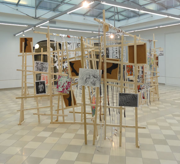 Martin von Ostrowski, Susanne Pomrehn: Gebrüder Grimm - constructed, 
						Installation in  der Humboldtuniversität zu Berlin,  
						Universitätshauptgebäuude, östlicher Lichthof, 6. März - 30. März 2017